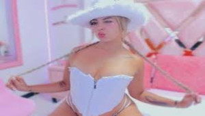 Camgirl blonde webcam SofiaFoxx pendant un show live en direct